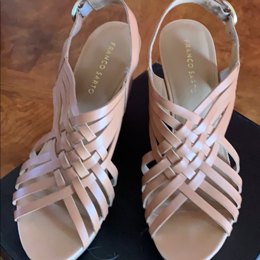 Light brown wedges